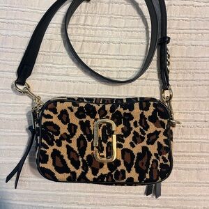 Marc Jacobs cheetah snapshot crossbody purse black gold hardware